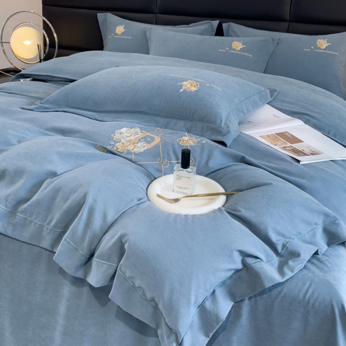 91家纺网 家纺一手货源 找家纺 靓生活 2023新款爱丽丝系列锦棉提花刺绣四件套 爱丽丝-景泰蓝