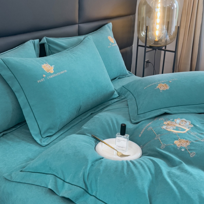 91家纺网 家纺一手货源 找家纺 靓生活 2023新款爱丽丝系列锦棉提花刺绣四件套 爱丽丝-香槟蓝