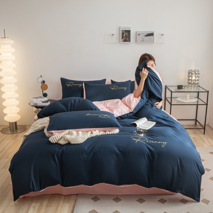 91家纺网 家纺一手货源 找家纺 火麒麟 2023新款亲肤水洗棉轻奢刺绣四件套-倾城系列 藏青-奶油粉