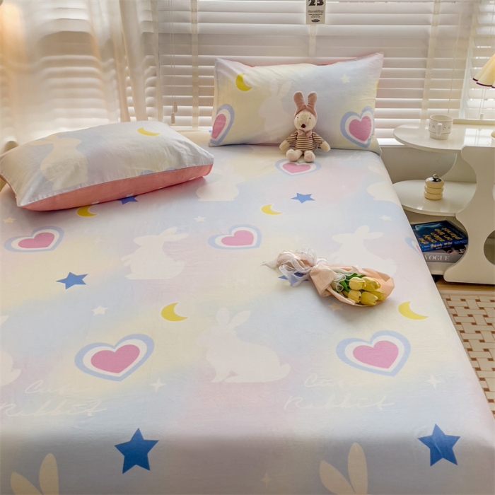 91家纺网 家纺一手货源 找家纺 名兮 2023新款全棉印花床笠 爱心兔