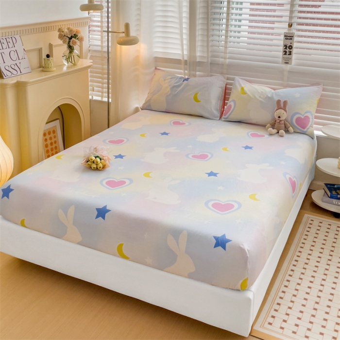 91家纺网 家纺一手货源 找家纺 名兮 2023新款全棉印花床笠 爱心兔