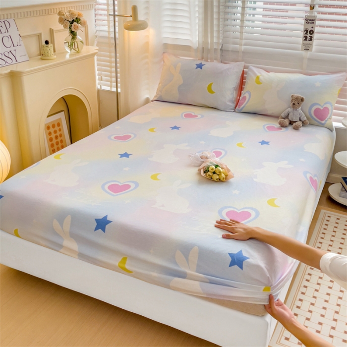 91家纺网 家纺一手货源 找家纺 名兮 2023新款全棉印花床笠 爱心兔