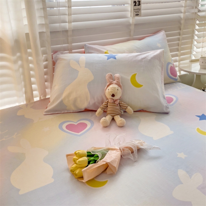 91家纺网 家纺一手货源 找家纺 名兮 2023新款全棉印花床笠 爱心兔