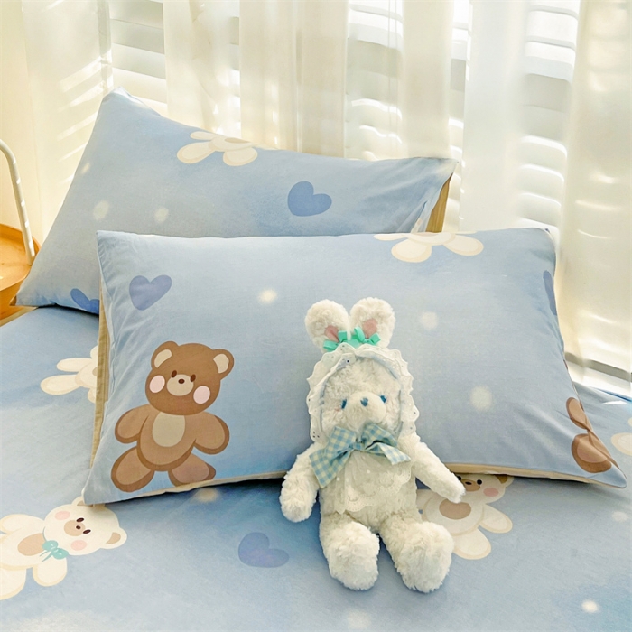 91家纺网 家纺一手货源 找家纺 名兮 2023新款全棉印花床笠 抱抱熊