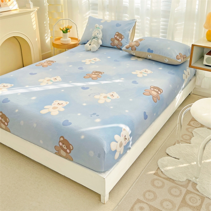 91家纺网 家纺一手货源 找家纺 名兮 2023新款全棉印花床笠 抱抱熊