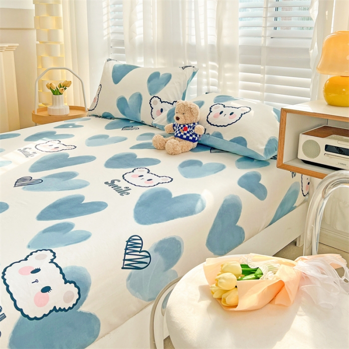 91家纺网 家纺一手货源 找家纺 名兮 2023新款全棉印花床笠 波波熊