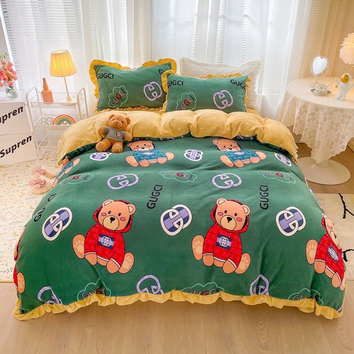 91家纺网 家纺一手货源 找家纺 梵克保罗 2024秋冬新品韩版印花牛奶绒花边款四件套 暴富熊