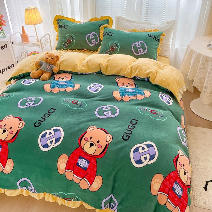 91家纺网 家纺一手货源 找家纺 梵克保罗 2024秋冬新品韩版印花牛奶绒花边款四件套 暴富熊