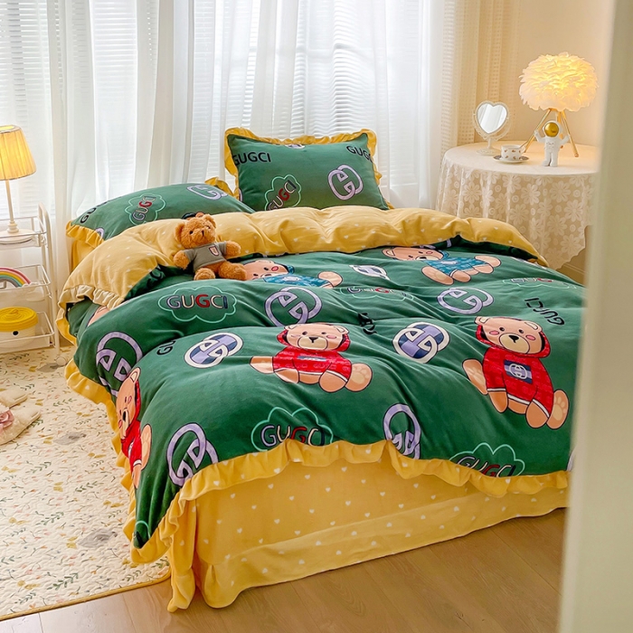 91家纺网 家纺一手货源 找家纺 梵克保罗 2024秋冬新品韩版印花牛奶绒花边款四件套 暴富熊