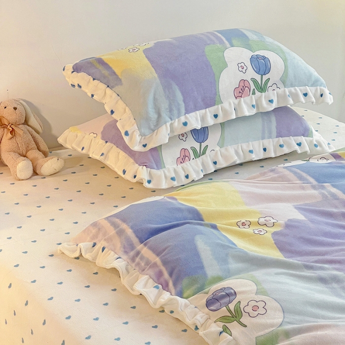 91家纺网 家纺一手货源 找家纺 梵克保罗 2024秋冬新品韩版印花牛奶绒花边款四件套 花园里