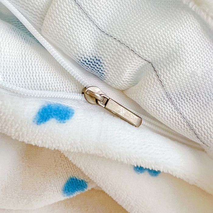 91家纺网 家纺一手货源 找家纺 梵克保罗 2024秋冬新品韩版印花牛奶绒花边款四件套 花园里