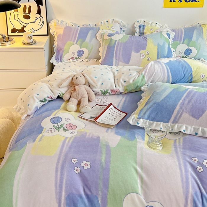 91家纺网 家纺一手货源 找家纺 梵克保罗 2024秋冬新品韩版印花牛奶绒花边款四件套 花园里