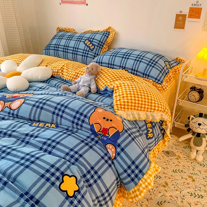 91家纺网 家纺一手货源 找家纺 梵克保罗 2024秋冬新品韩版印花牛奶绒花边款四件套 绅士熊