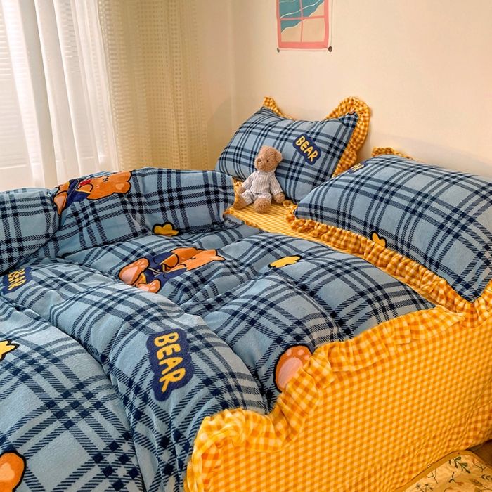 91家纺网 家纺一手货源 找家纺 梵克保罗 2024秋冬新品韩版印花牛奶绒花边款四件套 绅士熊