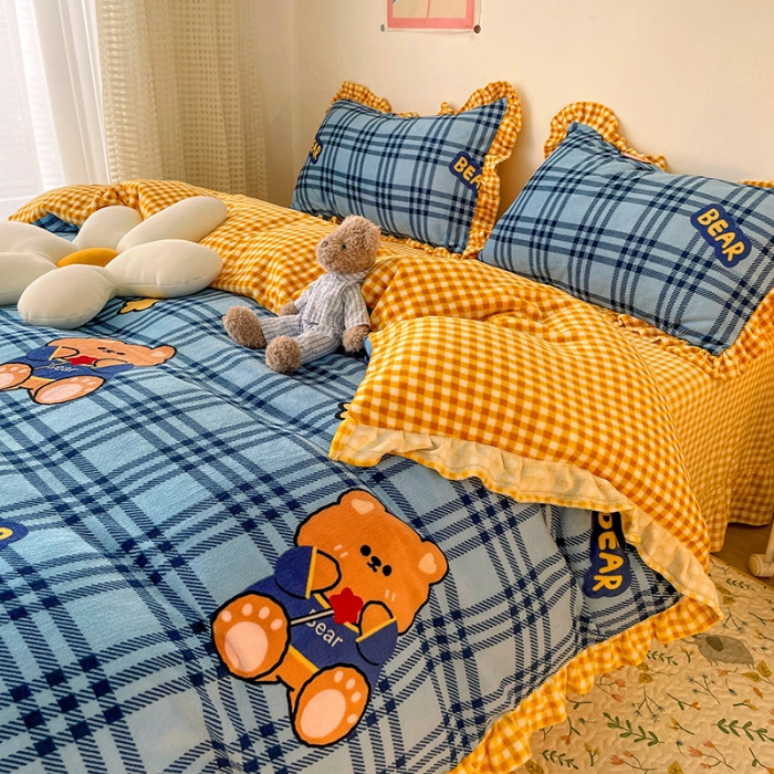 91家纺网 家纺一手货源 找家纺 梵克保罗 2024秋冬新品韩版印花牛奶绒花边款四件套 绅士熊