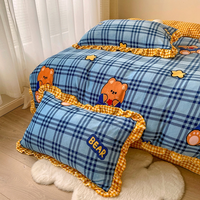 91家纺网 家纺一手货源 找家纺 梵克保罗 2024秋冬新品韩版印花牛奶绒花边款四件套 绅士熊