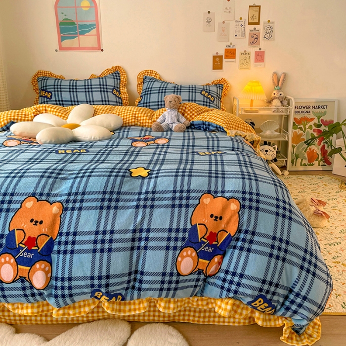 91家纺网 家纺一手货源 找家纺 梵克保罗 2024秋冬新品韩版印花牛奶绒花边款四件套 绅士熊