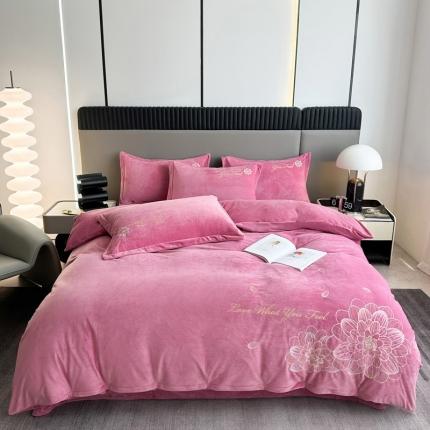 91家纺网 家纺一手货源 找家纺 逸林家纺《原希尔顿逸林》 2023新款宝宝绒婴儿绒四件套刺绣花小香风黛娜-豆沙