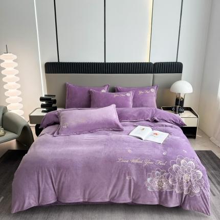 91家纺网 家纺一手货源 找家纺 逸林家纺《原希尔顿逸林》 2023新款宝宝绒婴儿绒四件套刺绣花小香风黛娜-紫罗兰