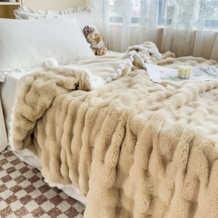 91家纺网 家纺一手货源 找家纺 潮邦创意家居 泡泡绒兔绒暖阳绒球毛毯子盖毯睡毯 球兔-卡其
