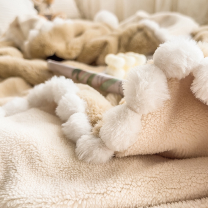 91家纺网 家纺一手货源 找家纺 潮邦创意家居 泡泡绒兔绒暖阳绒球毛毯子盖毯睡毯 球兔-卡其