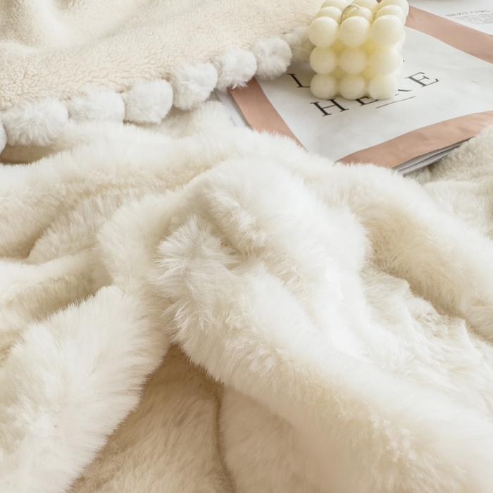 91家纺网 家纺一手货源 找家纺 潮邦创意家居 泡泡绒兔绒暖阳绒球毛毯子盖毯睡毯 球兔-米白