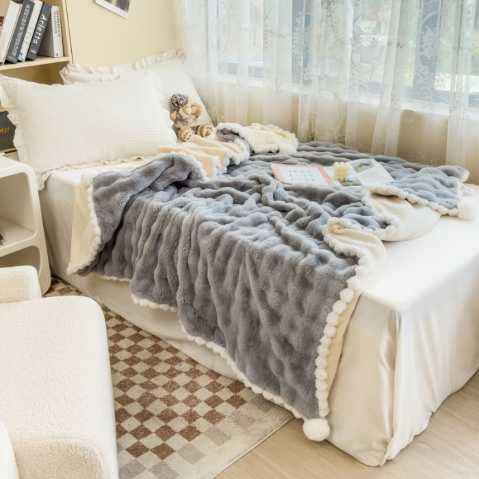 91家纺网 家纺一手货源 找家纺 潮邦创意家居 泡泡绒兔绒暖阳绒球毛毯子盖毯睡毯 球兔-浅灰