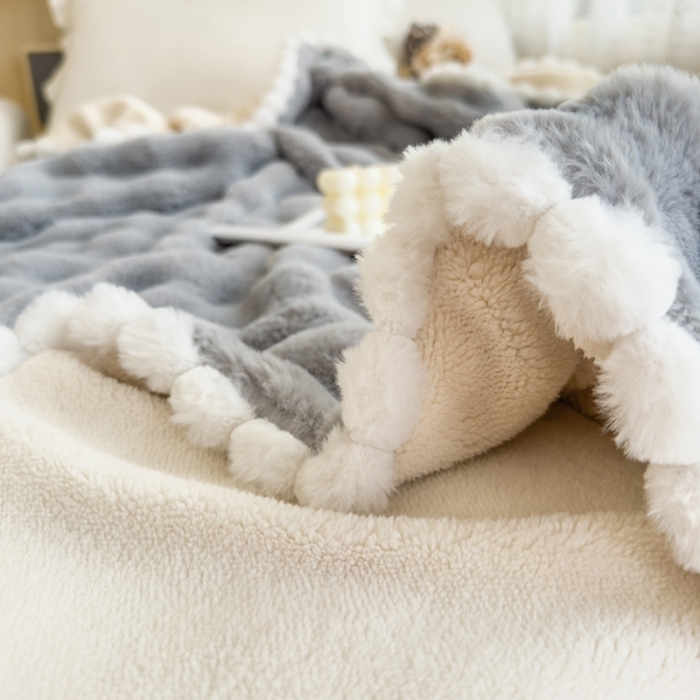 91家纺网 家纺一手货源 找家纺 潮邦创意家居 泡泡绒兔绒暖阳绒球毛毯子盖毯睡毯 球兔-浅灰