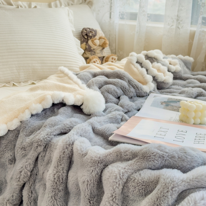 91家纺网 家纺一手货源 找家纺 潮邦创意家居 泡泡绒兔绒暖阳绒球毛毯子盖毯睡毯 球兔-浅灰