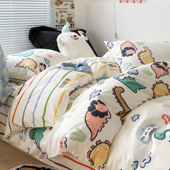 91家纺网 家纺一手货源 找家纺 昔可 2023新款学生季卡通普通款四件套 彩条恐龙