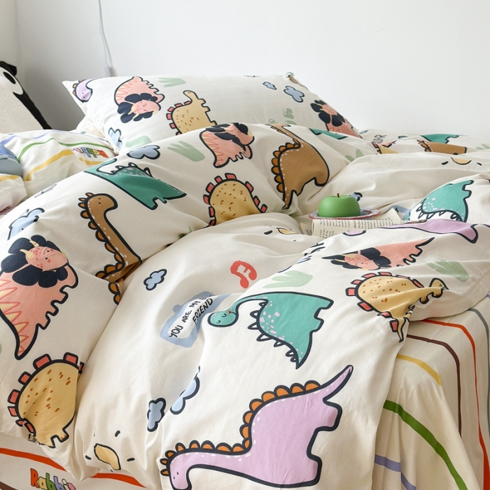 91家纺网 家纺一手货源 找家纺 昔可 2023新款学生季卡通普通款四件套 彩条恐龙