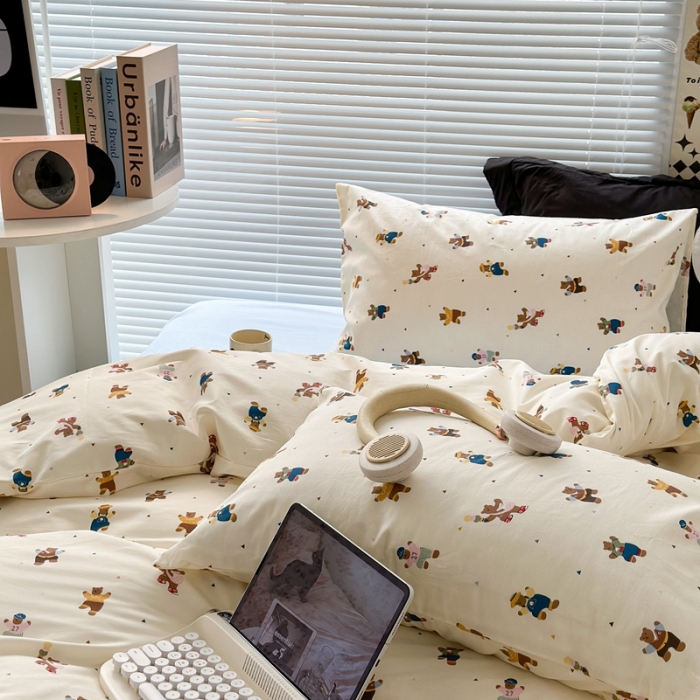 91家纺网 家纺一手货源 找家纺 昔可 2023新款学生季卡通普通款四件套 憨憨熊