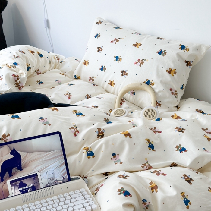 91家纺网 家纺一手货源 找家纺 昔可 2023新款学生季卡通普通款四件套 憨憨熊