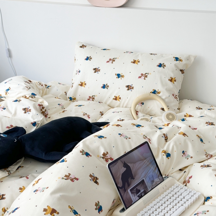 91家纺网 家纺一手货源 找家纺 昔可 2023新款学生季卡通普通款四件套 憨憨熊