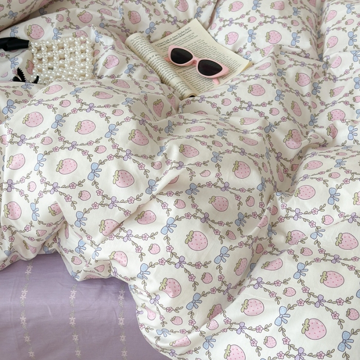 91家纺网 家纺一手货源 找家纺 昔可 2023新款学生季卡通普通款四件套 圈圈草莓