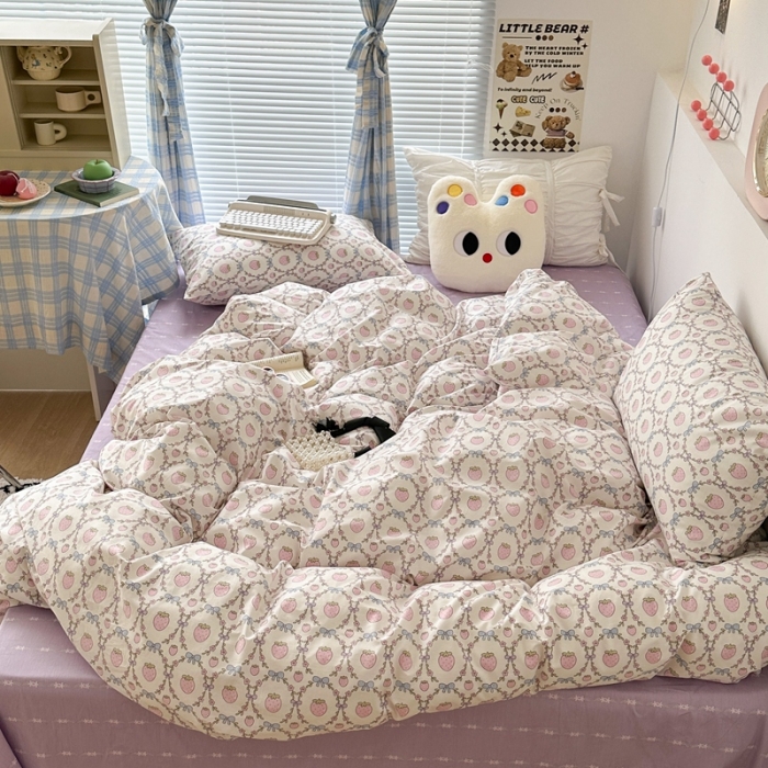 91家纺网 家纺一手货源 找家纺 昔可 2023新款学生季卡通普通款四件套 圈圈草莓