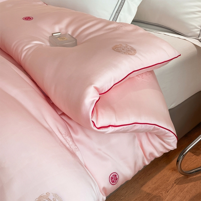 91家纺网 家纺一手货源 找家纺 A+爱家 2024新款100支天丝棉龙凤双喜婚庆被 龙凤双喜-粉色