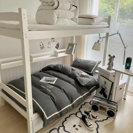 91家纺网 家纺一手货源 找家纺 （总）千希家纺 2023新款水洗棉磨毛刺绣学生季上下铺宿舍三件套-大H款