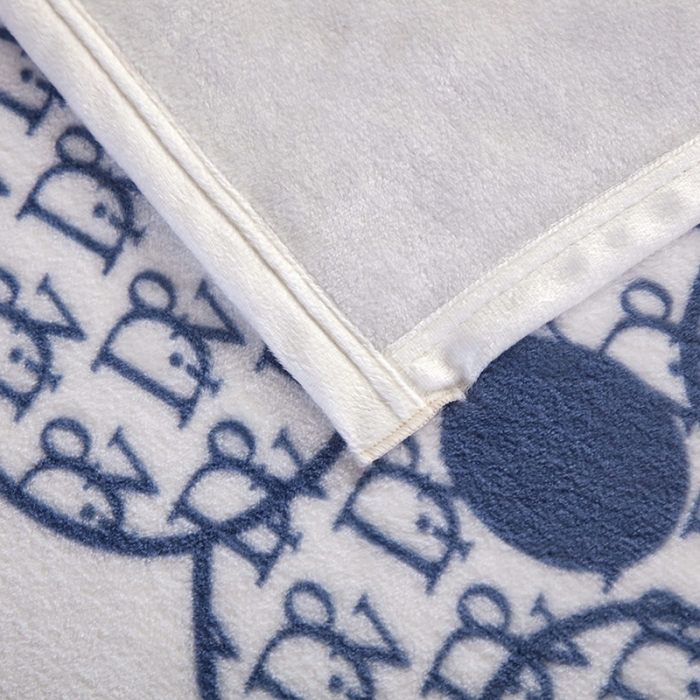 91家纺网 家纺一手货源 找家纺 赋雅 新款300克双面绒毯子超柔加厚云貂绒法莱绒 字母熊