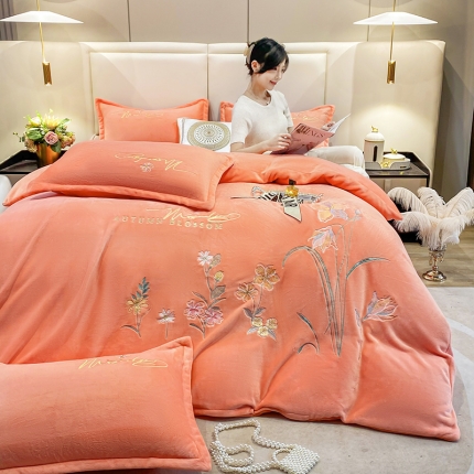 91家纺网 家纺一手货源 找家纺 苏米娜2023大版花卉牛奶绒刺绣花四件套婴儿宝宝兔兔绒法莱金貂绒四件套