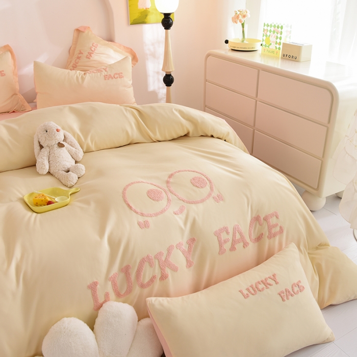 91家纺网 家纺一手货源 找家纺 梦之岛 2023新款小煤球系列毛巾绣四件套 小煤球-粉