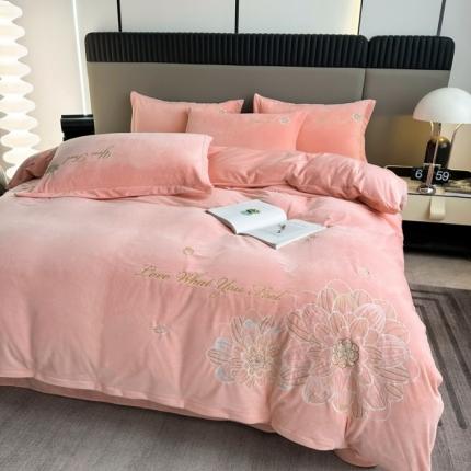 91家纺网 家纺一手货源 找家纺 （总）逸林家纺《原希尔顿逸林》 2023新款宝宝绒婴儿绒四件套刺绣花小香风-黛娜