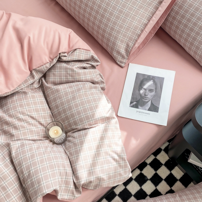 91家纺网 家纺一手货源 找家纺 水洗棉色织格子无印风三件套纯色双拼磨毛被套四件套 贝拉-粉