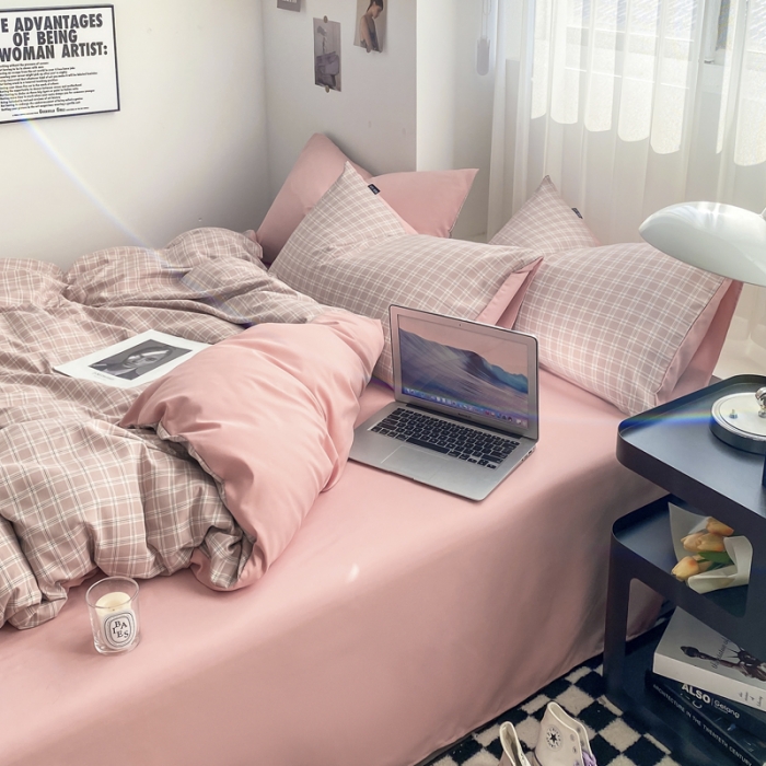 91家纺网 家纺一手货源 找家纺 水洗棉色织格子无印风三件套纯色双拼磨毛被套四件套 贝拉-粉