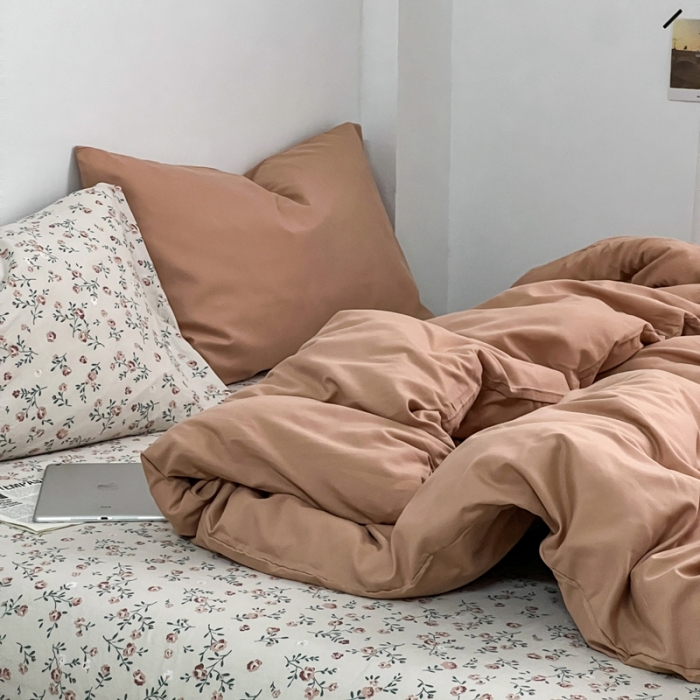 91家纺网 家纺一手货源 找家纺 直播热款A类水洗棉双层纱四件套纯色小碎花被套床笠三件套 咖啡+花季