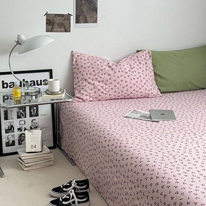 91家纺网 家纺一手货源 找家纺 直播热款A类水洗棉双层纱四件套纯色小碎花被套床笠三件套 抹茶绿+小樱桃