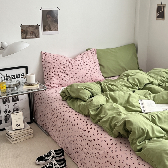 91家纺网 家纺一手货源 找家纺 直播热款A类水洗棉双层纱四件套纯色小碎花被套床笠三件套 抹茶绿+小樱桃