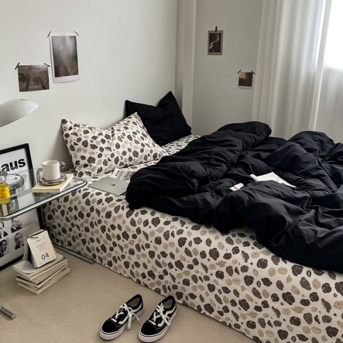 91家纺网 家纺一手货源 找家纺 直播热款A类水洗棉双层纱四件套纯色小碎花被套床笠三件套 闪耀黑+欢乐狗