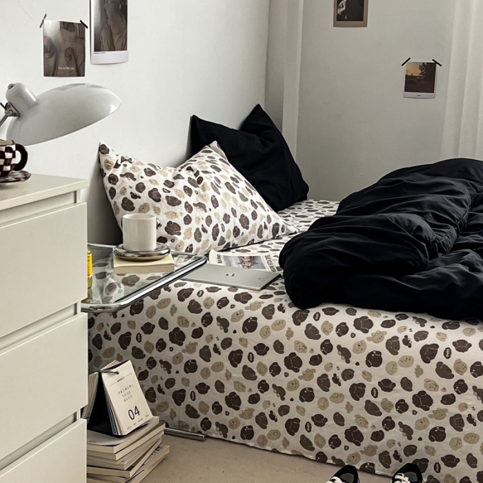 91家纺网 家纺一手货源 找家纺 直播热款A类水洗棉双层纱四件套纯色小碎花被套床笠三件套 闪耀黑+欢乐狗