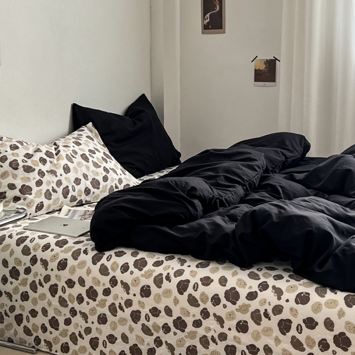 91家纺网 家纺一手货源 找家纺 直播热款A类水洗棉双层纱四件套纯色小碎花被套床笠三件套 闪耀黑+欢乐狗